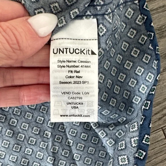 🌼UNTUCKit🌼 Blue Geometric Button Down Shirt, Size XXL - Picture 6 of 7